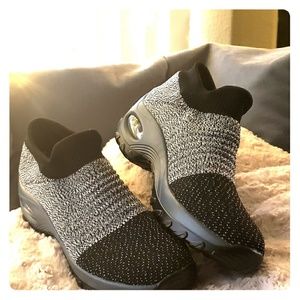 Womens walking/working shoes